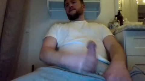 Snapshot of glenjam80 chatting on 02/06/25, 02:22 glenjam80 online show from 02/06/25, 02:22