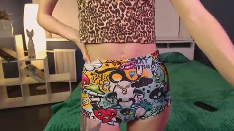 Mia online show from 03/12/25, 01:47