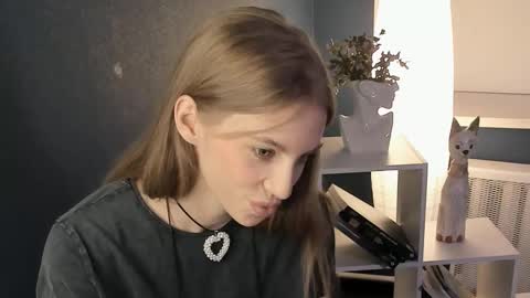 Mia online show from 03/12/25, 08:52