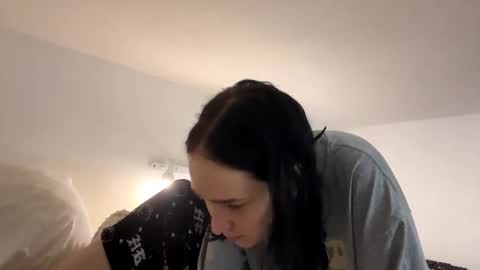 Snapshot of glennissawhill chatting on 10/14/25, 10:16 Bella online show from 10/14/25, 10:16