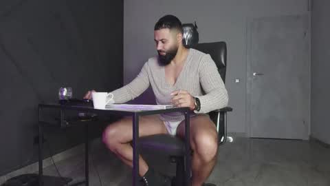 Snapshot of glennmasters chatting on 10/29/25, 10:11 Matthew .. for short call me Matt online show from 10/29/25, 10:11