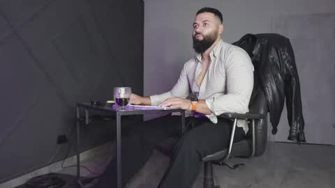 Snapshot of glennmasters chatting on 11/08/25, 04:45 Matthew .. for short call me Matt online show from 11/08/25, 04:45