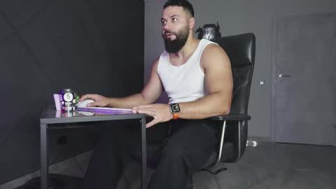 Snapshot of glennmasters chatting on 11/13/25, 07:40 Matthew .. for short call me Matt online show from 11/13/25, 07:40