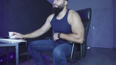 Snapshot of glennmasters chatting on 11/17/25, 05:35 Matthew .. for short call me Matt online show from 11/17/25, 05:35