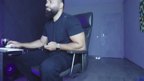 Snapshot of glennmasters chatting on 11/27/25, 07:49 Matthew .. for short call me Matt online show from 11/27/25, 07:49