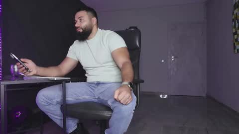 Snapshot of glennmasters chatting on 11/30/25, 04:49 Matthew .. for short call me Matt online show from 11/30/25, 04:49