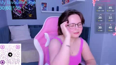 glimmer_goddesss online show from 10/19/25, 02:29