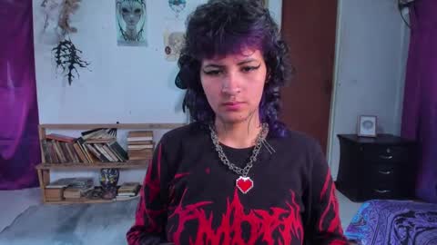 Snapshot of glitch_doll chatting on 10/18/25, 01:56 NYX online show from 10/18/25, 01:56