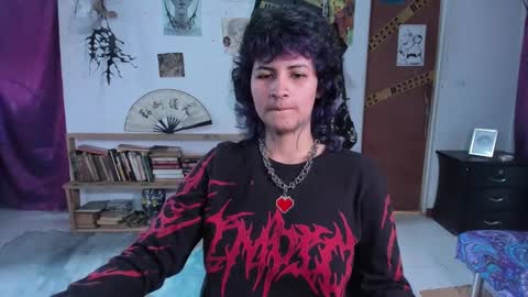 Snapshot of glitch_doll chatting on 10/25/25, 01:51 NYX online show from 10/25/25, 01:51