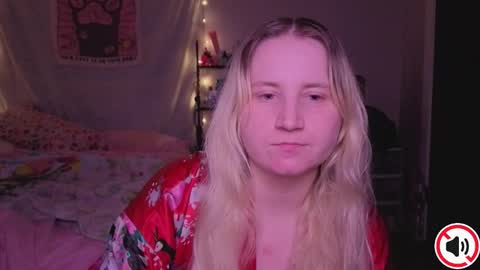 Snapshot of glitchwitch chatting on 12/01/25, 12:21 Glitch online show from 12/01/25, 12:21