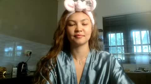 glitter_dolly online show from 10/25/25, 08:11