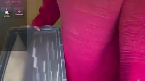 Snapshot of glitterkitty_108 chatting on 11/10/25, 10:53 GlitterKitty 108 online show from 11/10/25, 10:53