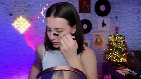 Snapshot of glo_lo chatting on 01/10/25, 09:44 Bye everybody Ill be online Monday December 2nd Saturday and Sunday off online show from 01/10/25, 09:44