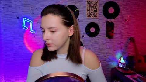 Snapshot of glo_lo chatting on 02/05/25, 07:29 Bye everybody Ill be online Monday December 2nd Saturday and Sunday off online show from 02/05/25, 07:29