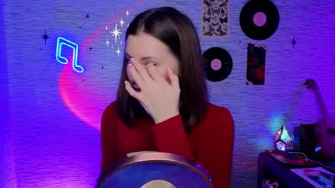 Snapshot of glo_lo chatting on 02/11/25, 07:33 Bye everybody Ill be online Monday December 2nd Saturday and Sunday off online show from 02/11/25, 07:33