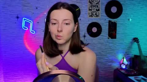 Snapshot of glo_lo chatting on 02/12/25, 06:40 Bye everybody Ill be online Monday December 2nd Saturday and Sunday off online show from 02/12/25, 06:40