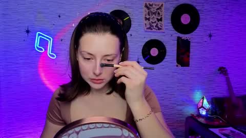 Snapshot of glo_lo chatting on 02/18/25, 06:59 Bye everybody Ill be online Monday December 2nd Saturday and Sunday off online show from 02/18/25, 06:59