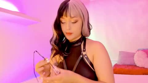 Mimi online show from 11/04/25, 06:51