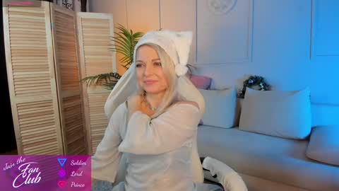 Gloria online show from 12/30/24, 01:58