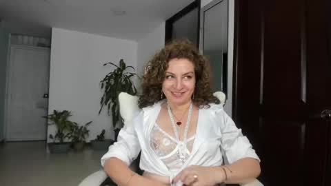 gloriacrespo online show from 02/13/25, 08:55