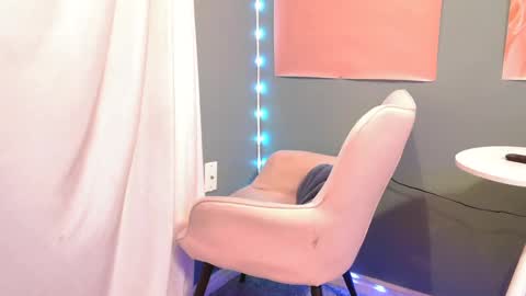 Gloria online show from 09/11/25, 02:00