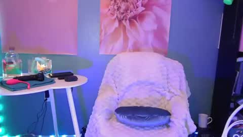 Gloria online show from 09/12/25, 02:55