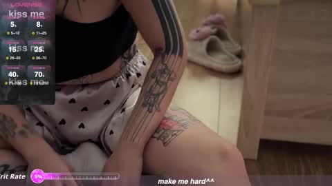 Snapshot of gloryaaaa chatting on 10/17/25, 08:17 I want to make you happy and lovense  online show from 10/17/25, 08:17