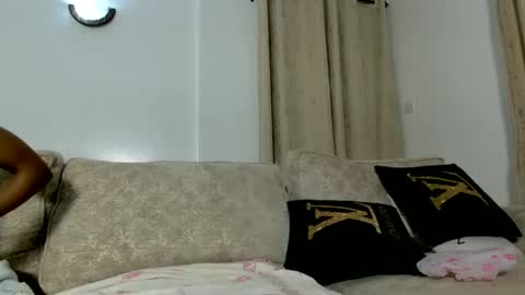 Snapshot of glossybae chatting on 11/20/25, 08:08 glossybae online show from 11/20/25, 08:08