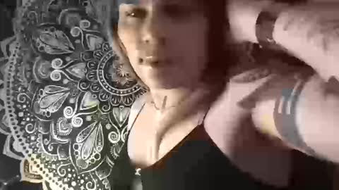 Snapshot of glow92 chatting on 10/10/25, 01:43 Glow Goddess online show from 10/10/25, 01:43