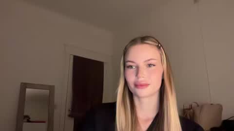 Snapshot of glow_angel chatting on 01/21/25, 05:41 glow_angel online show from 01/21/25, 05:41