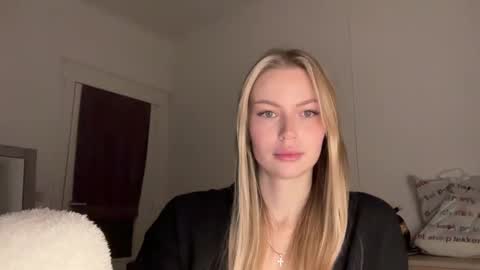 Snapshot of glow_angel chatting on 01/22/25, 05:28 glow_angel online show from 01/22/25, 05:28