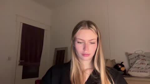 Snapshot of glow_angel chatting on 01/22/25, 09:21 glow_angel online show from 01/22/25, 09:21