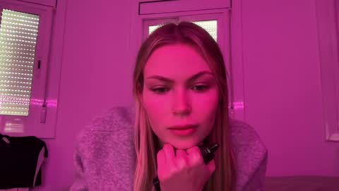 Snapshot of glow_angel chatting on 02/13/25, 03:46 glow_angel online show from 02/13/25, 03:46