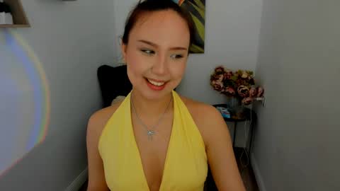 Snapshot of gloweme chatting on 03/25/26, 06:14 Mila online show from 03/25/26, 06:14