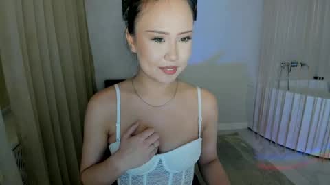 Snapshot of gloweme chatting on 06/05/26, 06:24 Mila online show from 06/05/26, 06:24