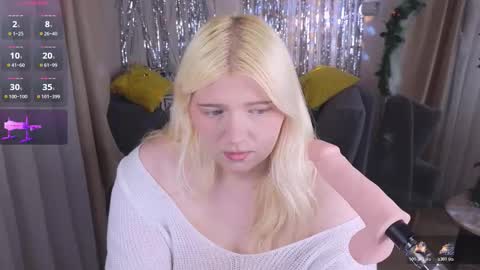 Snapshot of glowkittenx chatting on 12/18/25, 07:03 glowkittenx online show from 12/18/25, 07:03