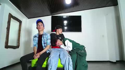 Snapshot of gnecos chatting on 11/01/25, 06:32 THOMAS AND DAMIAND online show from 11/01/25, 06:32