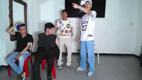 Snapshot of gnecos chatting on 11/04/25, 06:40 THOMAS AND DAMIAND online show from 11/04/25, 06:40