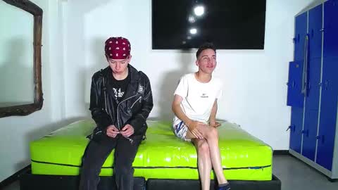 Snapshot of gnecos chatting on 11/08/25, 06:07 THOMAS AND DAMIAND online show from 11/08/25, 06:07