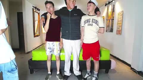 Snapshot of gnecos chatting on 11/16/25, 06:24 THOMAS AND DAMIAND online show from 11/16/25, 06:24