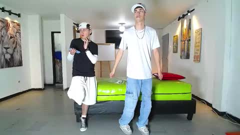 Snapshot of gnecos chatting on 11/18/25, 06:12 THOMAS AND DAMIAND online show from 11/18/25, 06:12