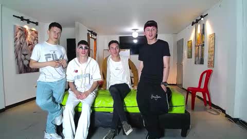 Snapshot of gnecos chatting on 11/21/25, 06:28 THOMAS AND DAMIAND online show from 11/21/25, 06:28