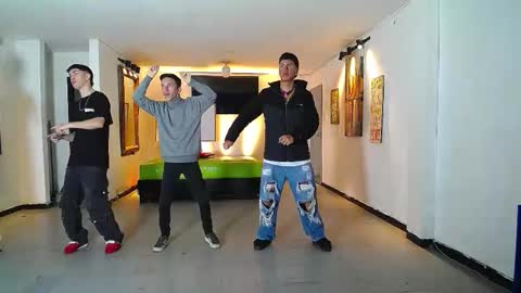 Snapshot of gnecos chatting on 11/22/25, 06:18 THOMAS AND DAMIAND online show from 11/22/25, 06:18