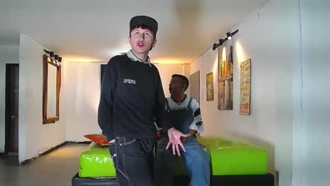 Snapshot of gnecos chatting on 12/14/25, 06:34 THOMAS AND DAMIAND online show from 12/14/25, 06:34