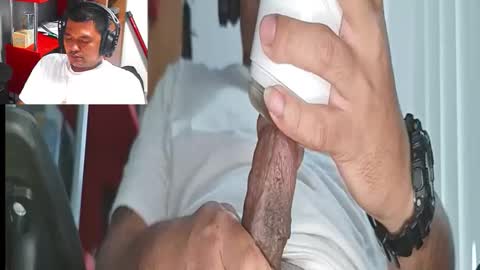 Snapshot of gnx666 chatting on 12/15/25, 01:43 gnx666 online show from 12/15/25, 01:43