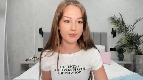 Lina online show from 10/23/25, 08:46