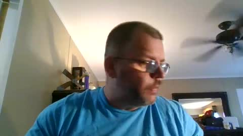 Snapshot of gobey33 chatting on 09/23/25, 04:21 IDKIDCIDGAF online show from 09/23/25, 04:21