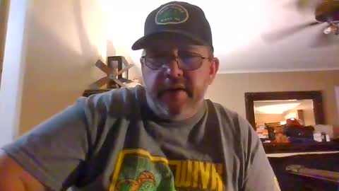 Snapshot of gobey33 chatting on 10/13/25, 08:25 IDKIDCIDGAF online show from 10/13/25, 08:25