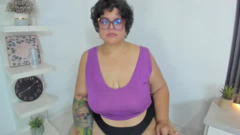Snapshot of goddess_arethaozz chatting on 04/11/26, 03:11 Aretha online show from 04/11/26, 03:11
