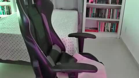 Snapshot of goddess_artemis_ chatting on 11/05/25, 09:26 Fauna online show from 11/05/25, 09:26